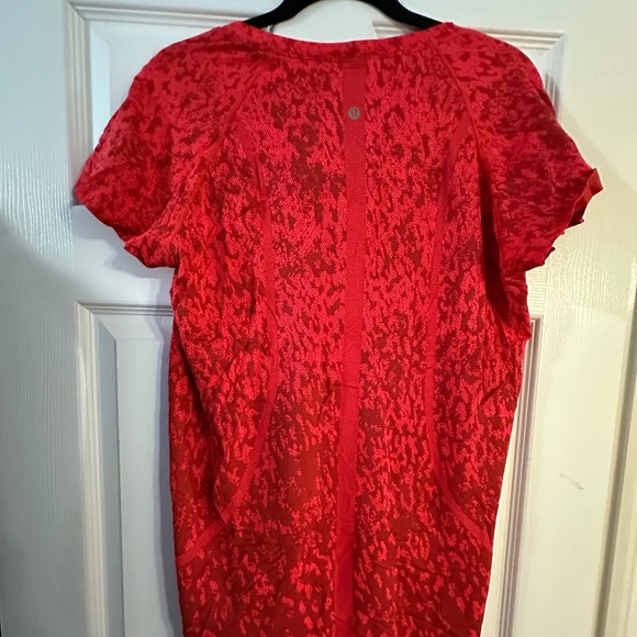 Lululemon Red Workout Top – Women’s XL - Picture 4 of 4